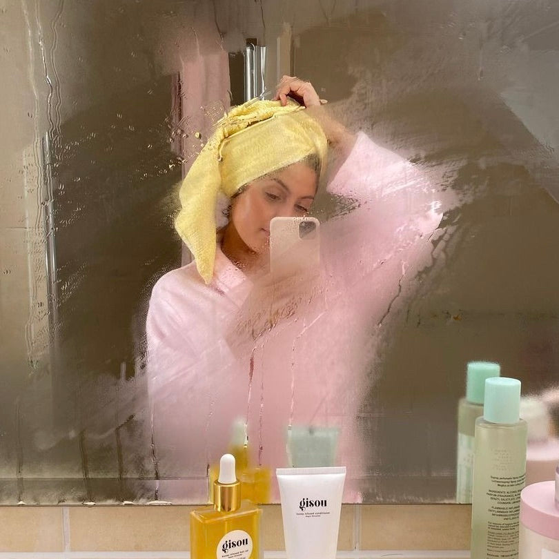 Things you need to stop doing with wet hair