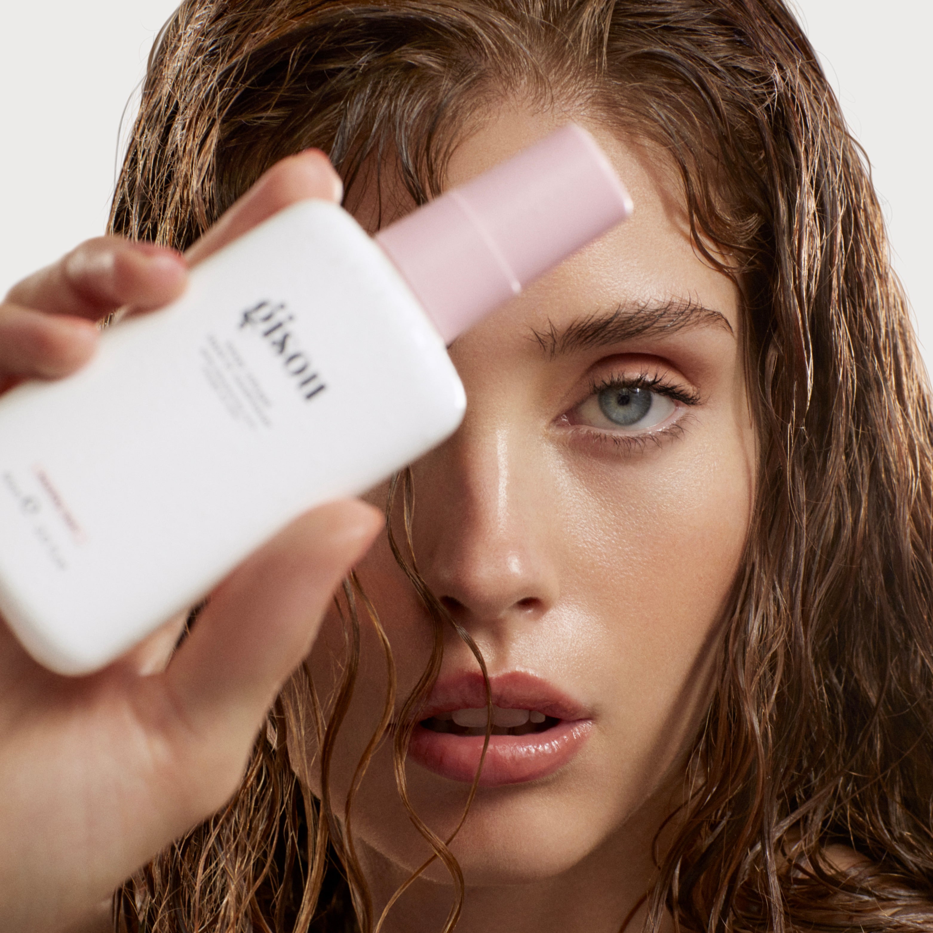 8 Benefits of Leave-In Conditioner for Every Hair Type – Gisou