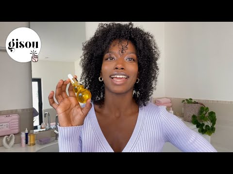 Gisou Founder and models holding a bottle of the Honey Infused Face Oil
